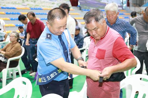 250917 신안군 1인 조업 어르신 구명조끼 전달식 3