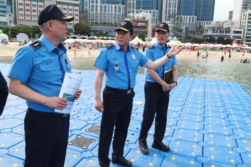 장인식 남해해경청장, 부산 송도 연안 위험해역 찾아  사진4