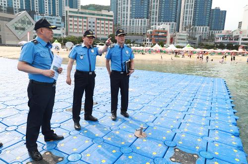 장인식 남해해경청장, 부산 송도 연안 위험해역 찾아  사진1