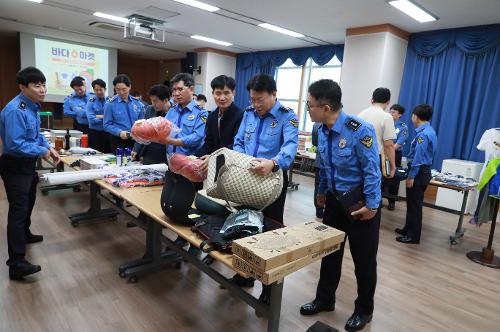 남해해경청, 나눔실천을 위한 알뜰장터 바다마켓 운영 사진2