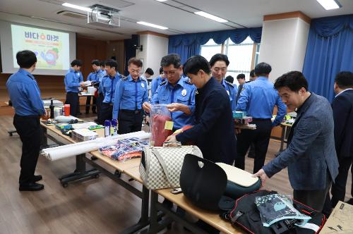 남해해경청, 나눔실천을 위한 알뜰장터 바다마켓 운영 사진3