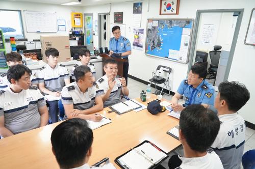 남해해경청장, 연안 안전점검주간 부산 광안리 현장점검 3
