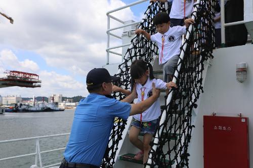 240705 포항해경, 한국해양소년단 바다 꿈나무들 초청 경비 함정 공개 행사 사진2