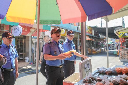 240913 포항해경, 추석 명절맞이 전통시장 장보기 행사 사진3