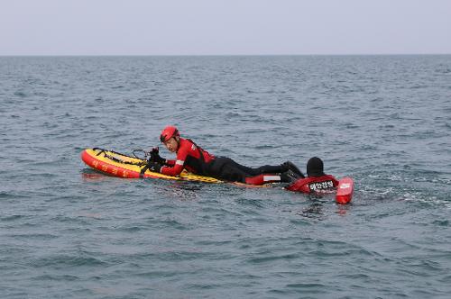 (260403) 포항해양경찰서장, 기상악화 대비 직접 입수 구조 대응력 점검 2