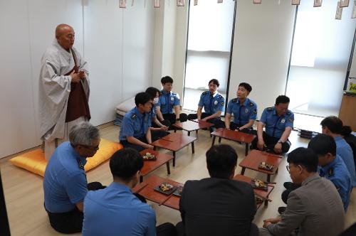 수도사 적문스님과 함께 직원 간 화합의 시간을 가져  사진2