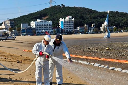 해안방제 역량 강화를 위한 민·관 합동 훈련 3