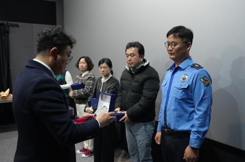 (251128) 사랑방봉사단 감사패 수여 1