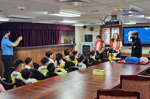 어린이들에게 꿈과 희망을 펼쳐주기 위한 1511함 공개행사! 사진6