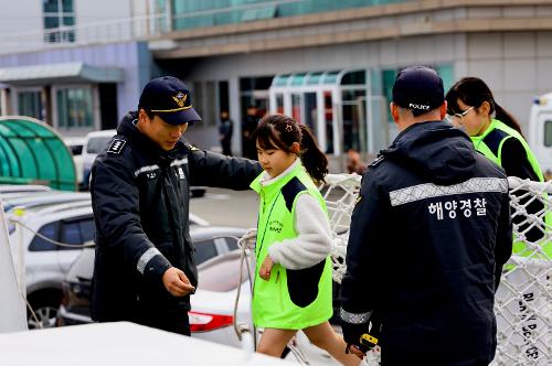 나야 경비함정... 속초해경, 경비함정 공개행사(근데 이제 60명을 곁들인..) 사진1