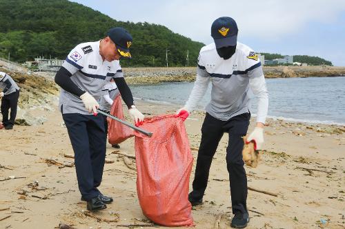 2024.7.30. 태안해경 해양오염방제과, 부억도 해양정화활동 진행 사진1