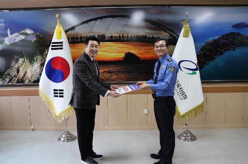 260210 태안해경, 설 명절 맞이 이웃사랑...학생 장학금 및 아동복지시설 기부금 전달 3