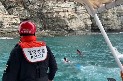 (240609)통영해경, 통영시 외부지도 갯바위 실종자 수색 중 사진1