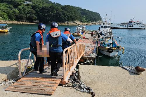 (240805)통영해경, 통영시 추도 응급환자 이송 사진2