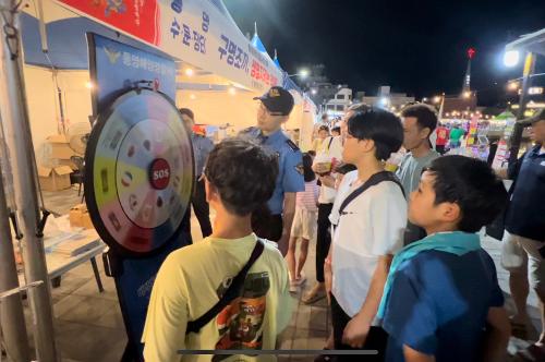 (240811)통영해경, 제63회 한산대첩 축제 맞아 해양안전 홍보부스 운영 사진1