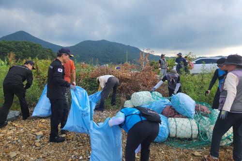 (240912)통영해경, 제24회 국제연안정화의 날 기념 정화활동 사진3