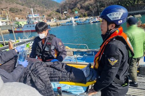 (250116)통영해경, 통영시 욕지도 응급환자 이송 사진1