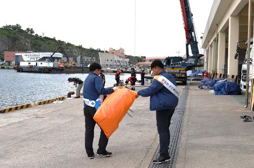 (5월 31일) 울진해경, 제29회 바다의 날 기념 정화활동 나서 사진3