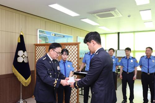 (6월 3일) 울진해경, 신임경찰관 전입신고식 및 선행경찰관 칭찬카드 수여식 거행 사진1