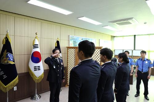 (6월 3일) 울진해경, 신임경찰관 전입신고식 및 선행경찰관 칭찬카드 수여식 거행 사진3