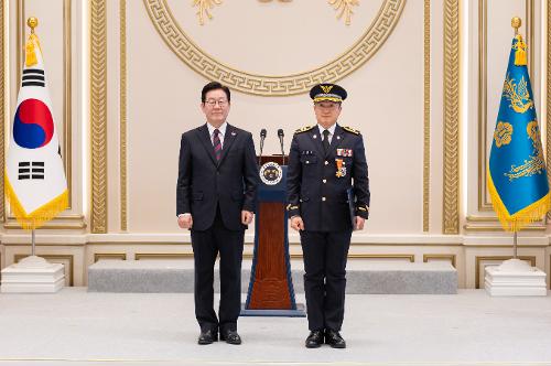 (1.2.) 구조대장 김해인 경감, 대한민국공무원상 수상 영예