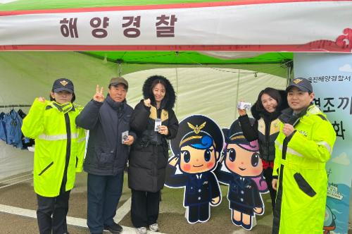 (3.3.보도자료)울진해경, 2026년 울진대게와 붉은대게 축제 해양경찰 홍보부스 큰 호응 1
