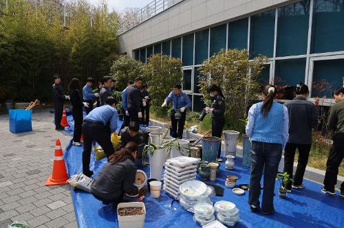 250404 식목일 기념 나무심기 행사 사진4