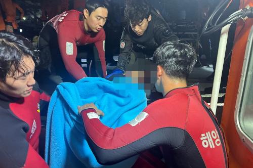 칠흑같은 어둠 속 바다에 빠진 10대.. 완도해경, 5분만에 현장 도착해 극적 구조 2